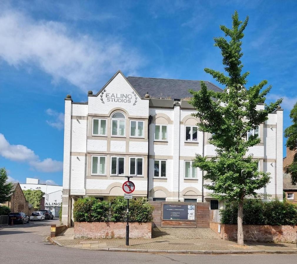 Roomspace Serviced Apartments- Walpole Court Ealing Buitenkant foto