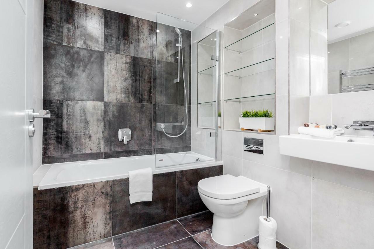 Roomspace Serviced Apartments- Walpole Court Ealing Buitenkant foto