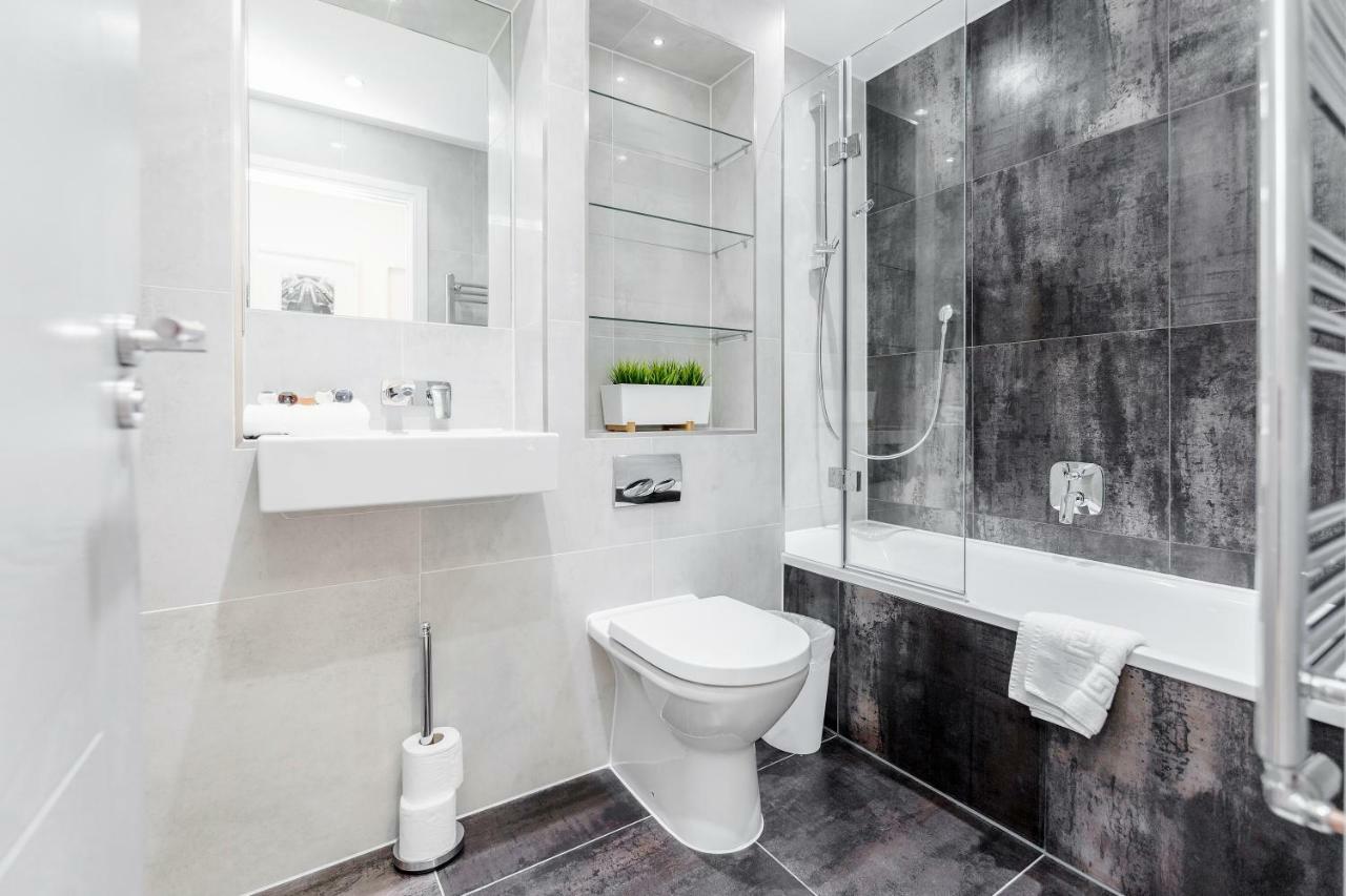 Roomspace Serviced Apartments- Walpole Court Ealing Buitenkant foto